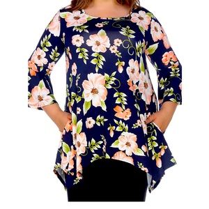 Whitemark Tunic blouse. Beautiful 🌷